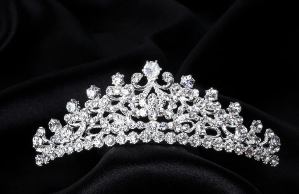 Tiara com diamantes