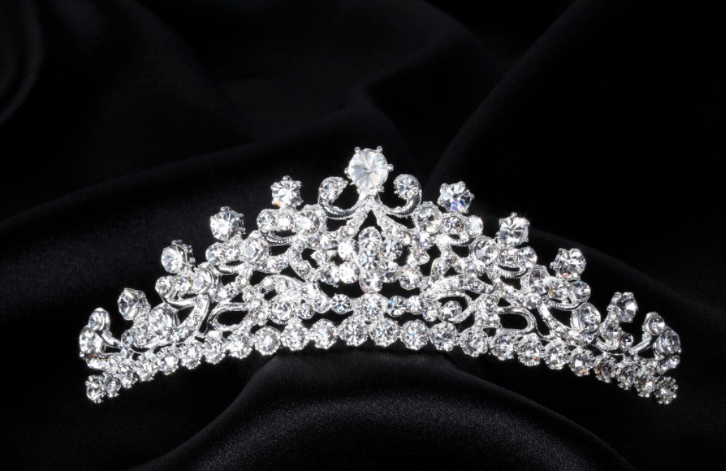 Tiara com diamantes